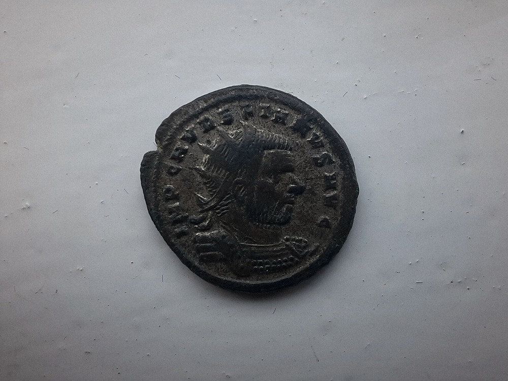 Roman antoninianus coin depicting Emperor Aurelian in a radiate crown